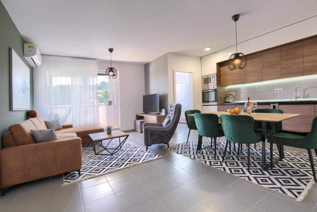 Beautiful Two-Bedroom Seaside Apartment In Premantura Eksteriør bilde