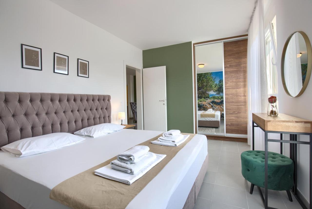 Beautiful Two-Bedroom Seaside Apartment In Premantura Eksteriør bilde