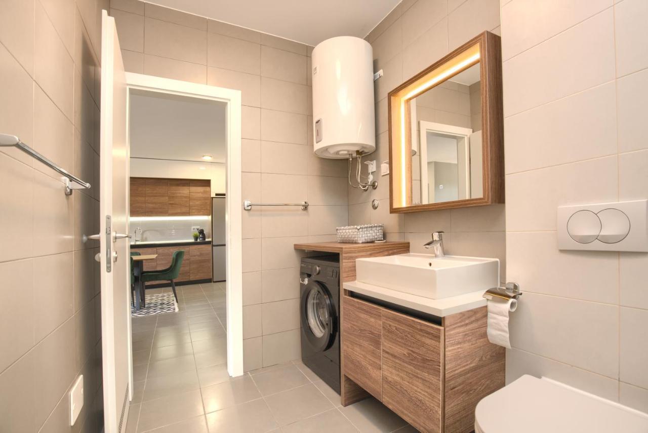 Beautiful Two-Bedroom Seaside Apartment In Premantura Eksteriør bilde