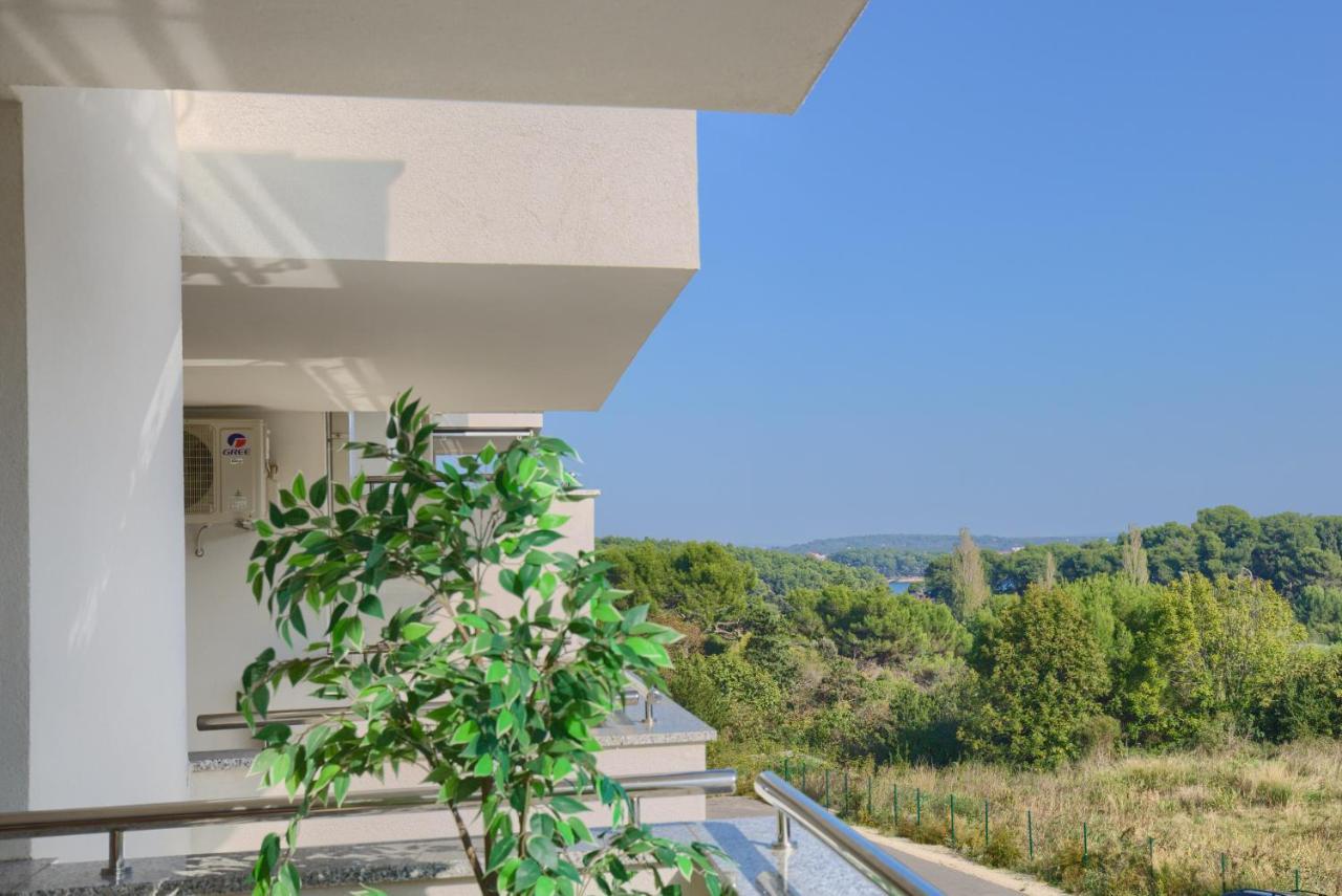 Beautiful Two-Bedroom Seaside Apartment In Premantura Eksteriør bilde