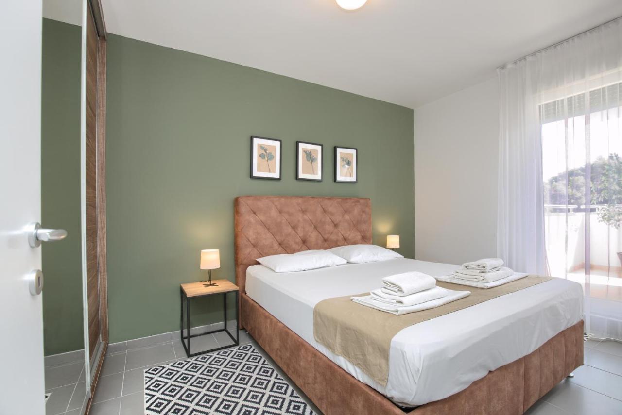 Beautiful Two-Bedroom Seaside Apartment In Premantura Eksteriør bilde